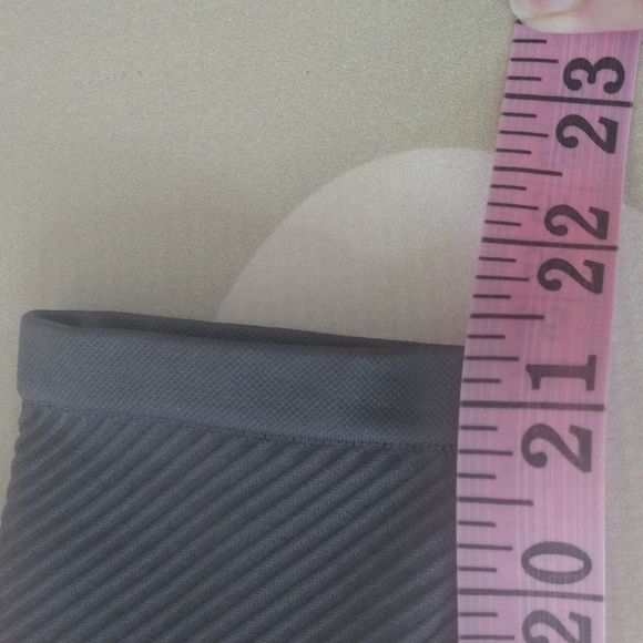 Fabletics cropped leggings. Size S - Picture 8 of 8